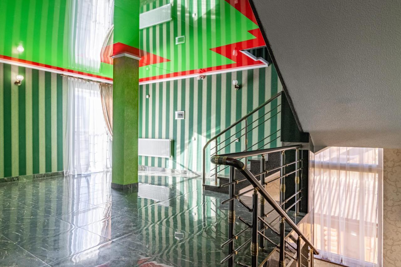 Hotel Zeleniy Bir à Bukovel Extérieur photo