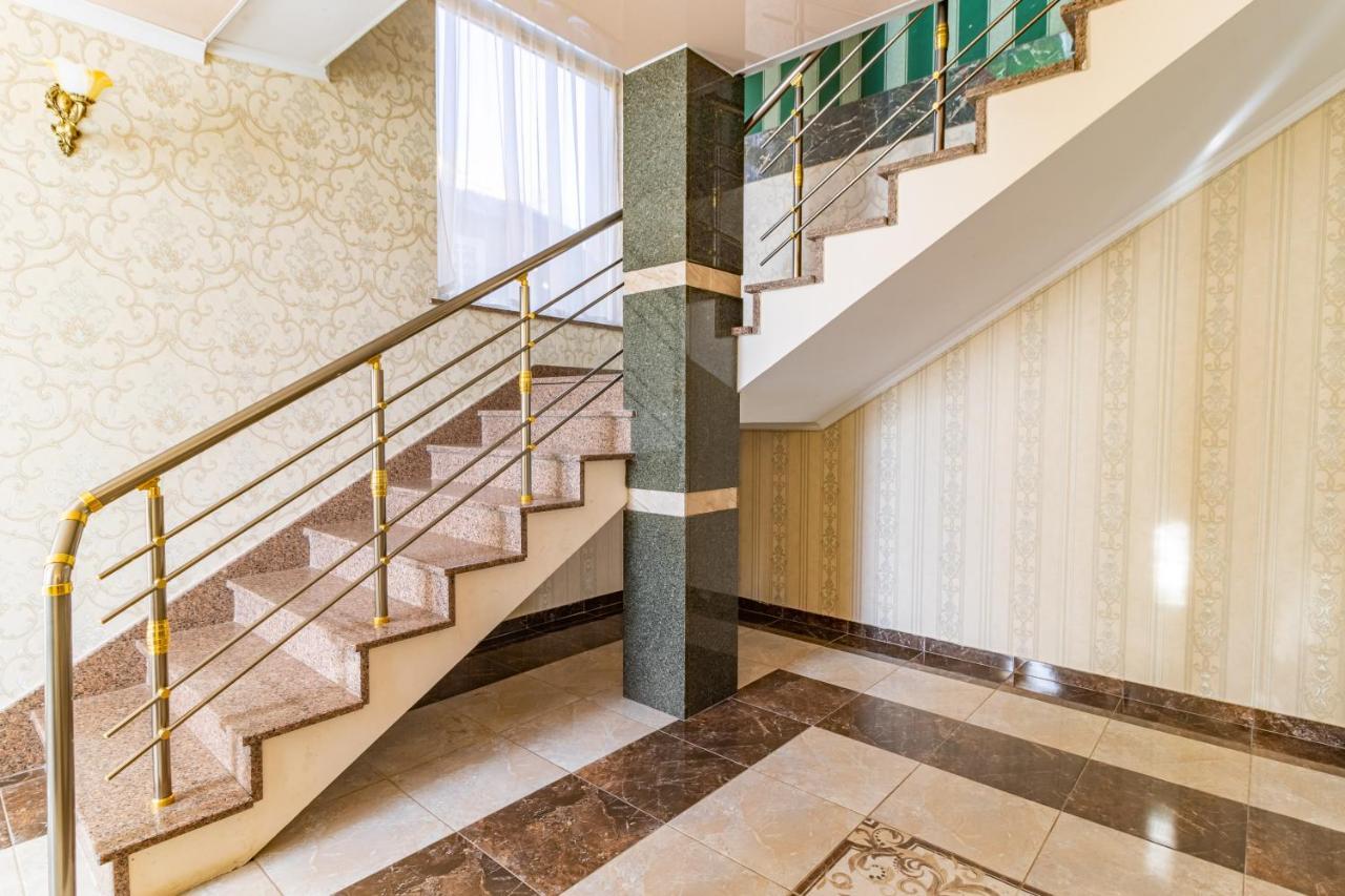 Hotel Zeleniy Bir à Bukovel Extérieur photo