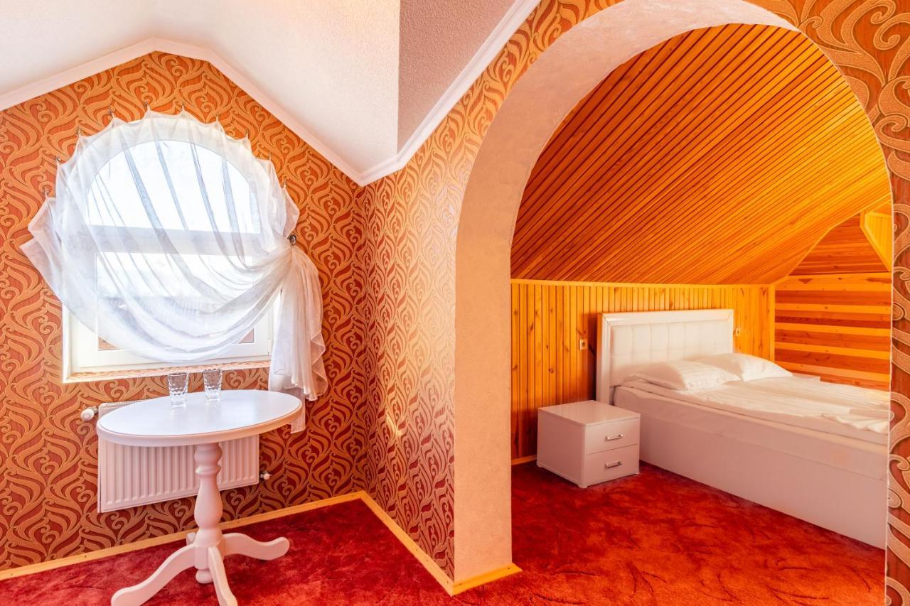 Hotel Zeleniy Bir à Bukovel Extérieur photo