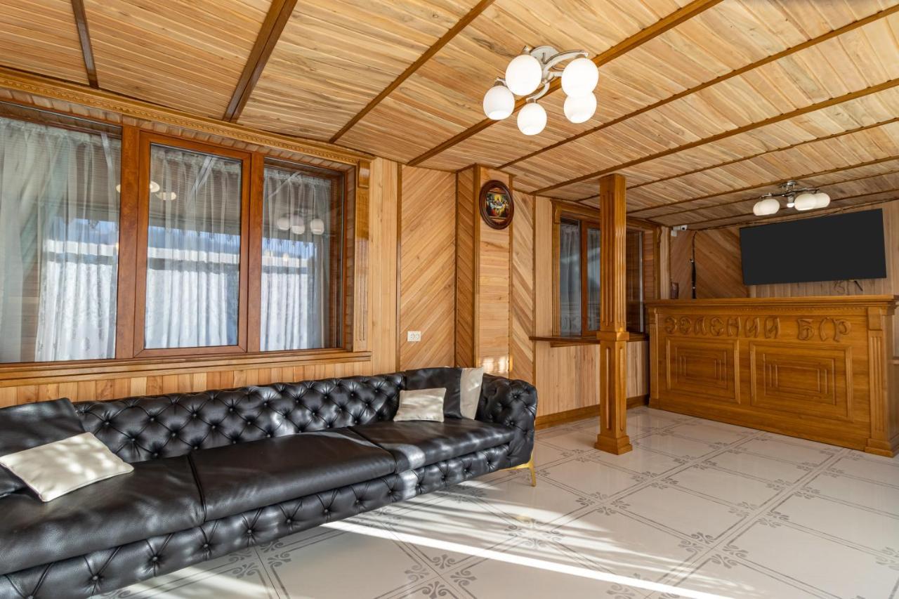 Hotel Zeleniy Bir à Bukovel Extérieur photo